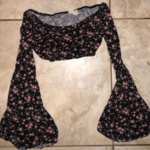 cropped flower pattern top- flare sleeve
